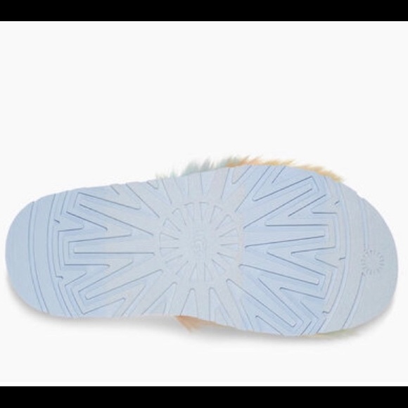 NWOT RARE UGG FLUFF PLATFORM TIE DYE. Size 8. Just in time for the holidays! - Picture 5 of 6